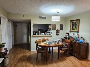 200 Lakeview Dr 212, Weston FL 33326