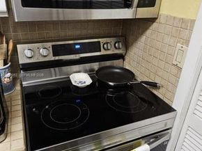 200 Lakeview Dr 212, Weston FL 33326