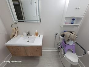 200 Lakeview Dr 212, Weston FL 33326