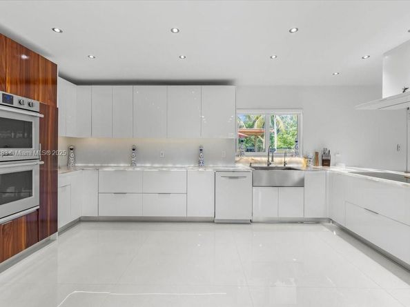 7150 SW 77th Pl, Miami FL 33143
