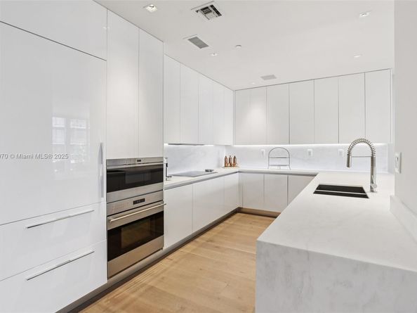 801 S Pointe Dr PH602, Miami Beach FL 33139