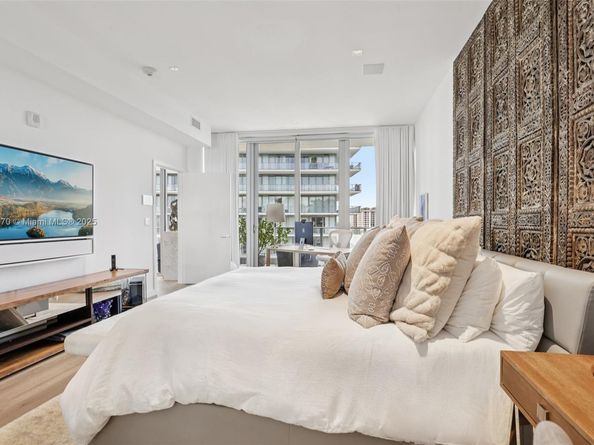 801 S Pointe Dr PH602, Miami Beach FL 33139