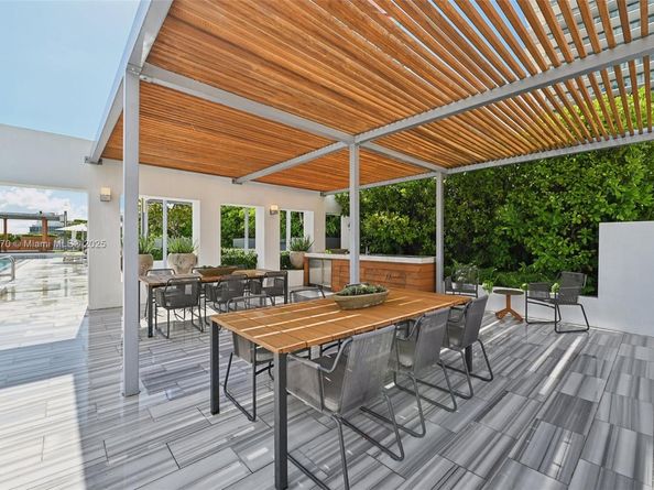 801 S Pointe Dr PH602, Miami Beach FL 33139