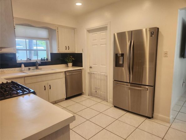 1229 Jefferson St, Hollywood FL 33019