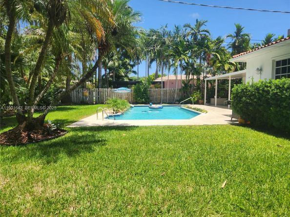 1229 Jefferson St, Hollywood FL 33019