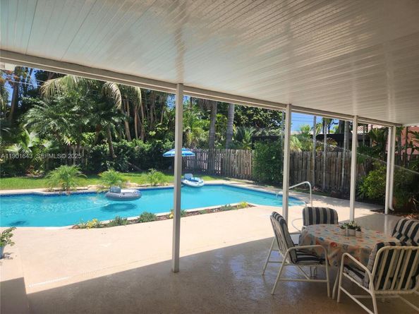 1229 Jefferson St, Hollywood FL 33019