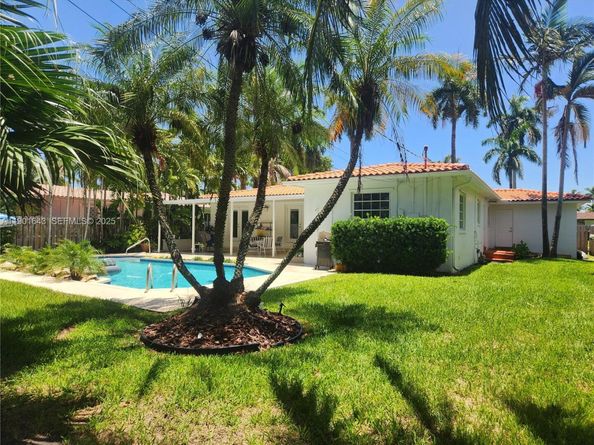 1229 Jefferson St, Hollywood FL 33019