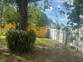 850 NW 84th St, Miami FL 33150