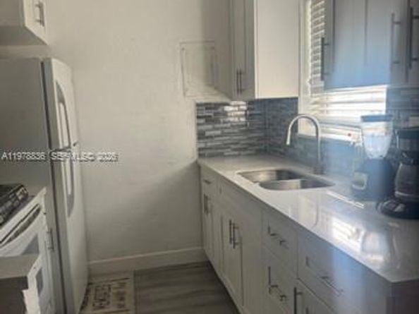 850 NW 84th St, Miami FL 33150