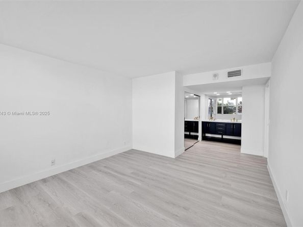 16570 NE 26th Ave 2A, North Miami Beach FL 33160