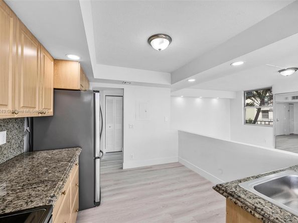 16570 NE 26th Ave 2A, North Miami Beach FL 33160