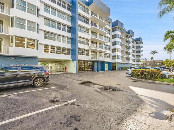 16570 NE 26th Ave 2A, North Miami Beach FL 33160