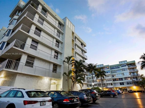16570 NE 26th Ave 2A, North Miami Beach FL 33160