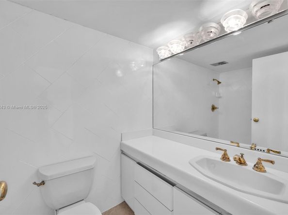 16570 NE 26th Ave 2A, North Miami Beach FL 33160