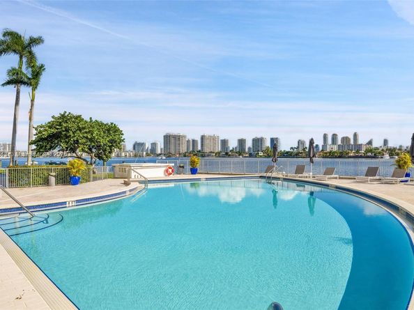 16570 NE 26th Ave 2A, North Miami Beach FL 33160