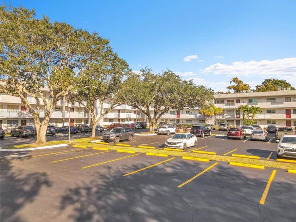 8405 NW 61st St D207, Tamarac FL 33321