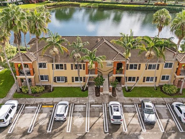 985 NE 34th Ave 202, Homestead FL 33033