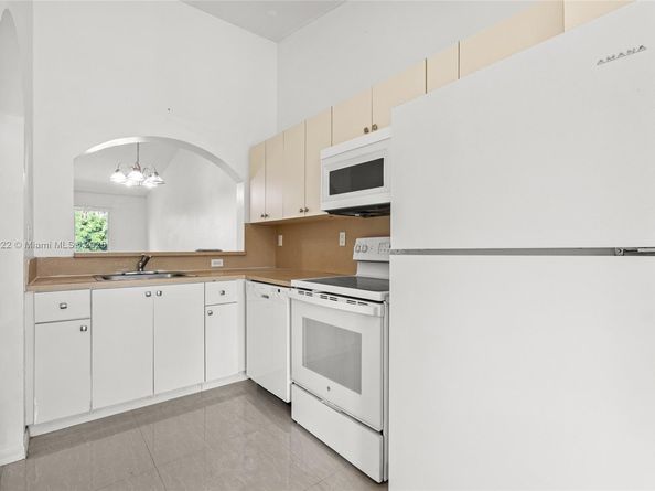 985 NE 34th Ave 202, Homestead FL 33033