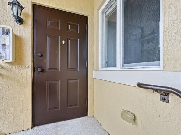 985 NE 34th Ave 202, Homestead FL 33033