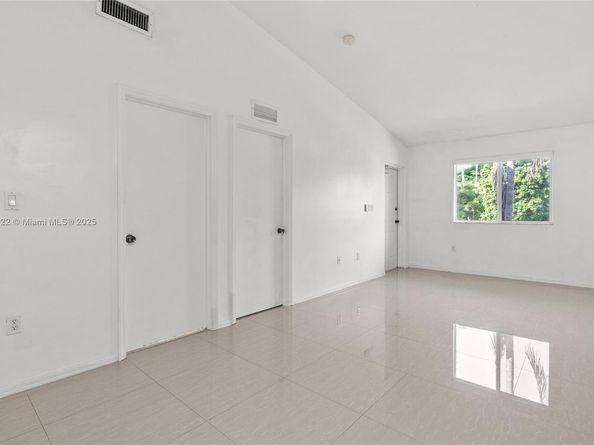 985 NE 34th Ave 202, Homestead FL 33033