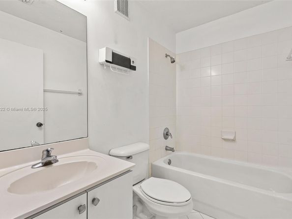 985 NE 34th Ave 202, Homestead FL 33033
