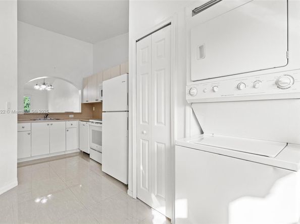 985 NE 34th Ave 202, Homestead FL 33033
