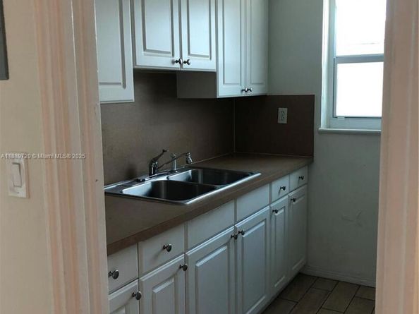 2320 NW 15th St, Miami FL 33125