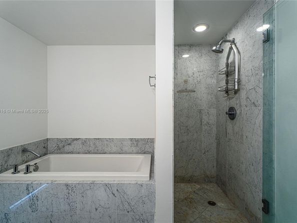253 NE 2nd St 3203, Miami FL 33132
