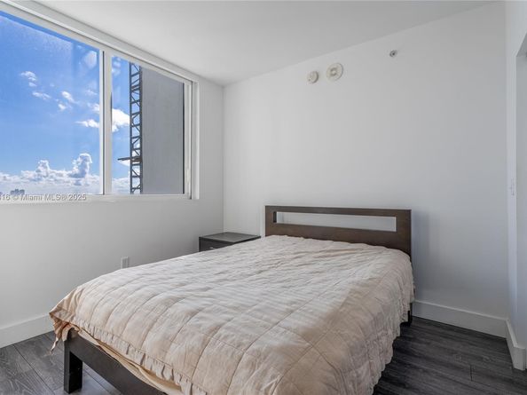 253 NE 2nd St 3203, Miami FL 33132