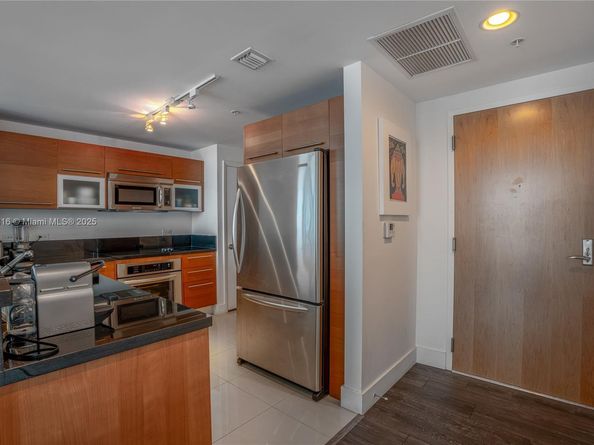 253 NE 2nd St 3203, Miami FL 33132