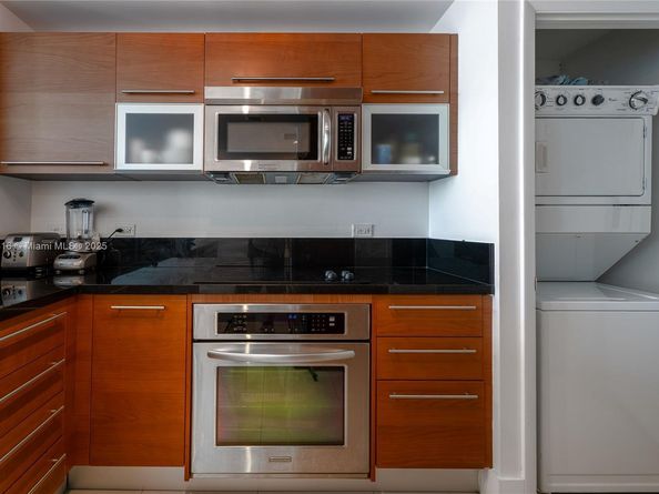 253 NE 2nd St 3203, Miami FL 33132