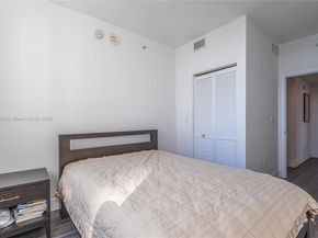 253 NE 2nd St 3203, Miami FL 33132