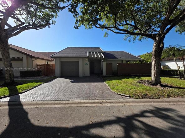 2320 Dover, Weston FL 33326