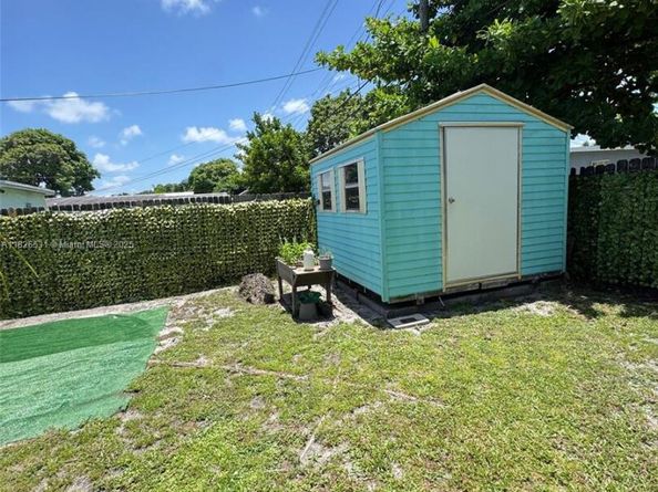 3820 SW 47th Ave, West Park FL 33023