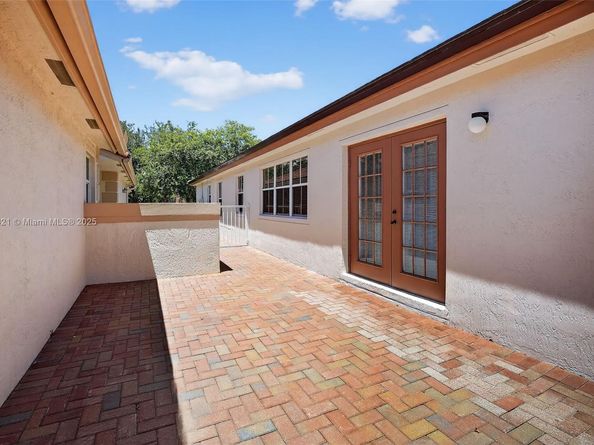 7306 NW 1st Mnr, Plantation FL 33317