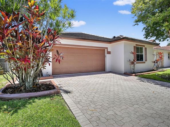 7306 NW 1st Mnr, Plantation FL 33317