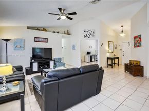 7306 NW 1st Mnr, Plantation FL 33317