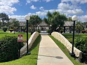 4800 NW 35th St 607, Lauderdale Lakes FL 33319