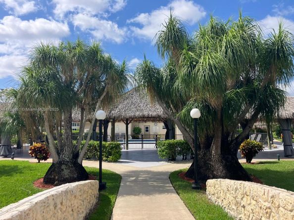 4800 NW 35th St 607, Lauderdale Lakes FL 33319