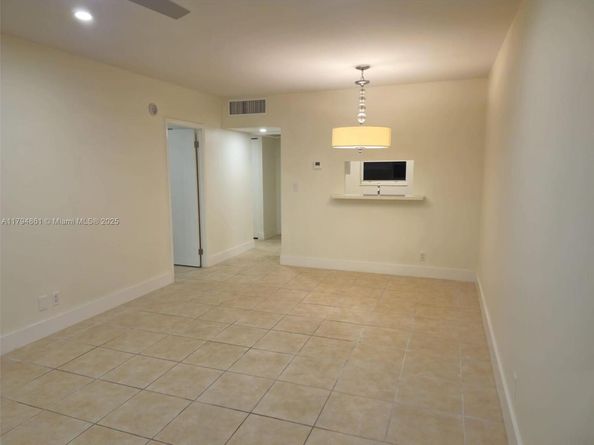 4800 NW 35th St 607, Lauderdale Lakes FL 33319