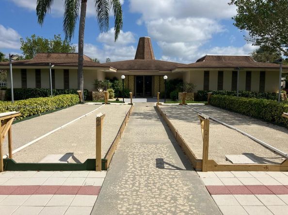 4800 NW 35th St 607, Lauderdale Lakes FL 33319