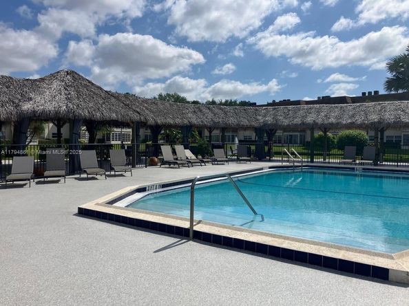 4800 NW 35th St 607, Lauderdale Lakes FL 33319