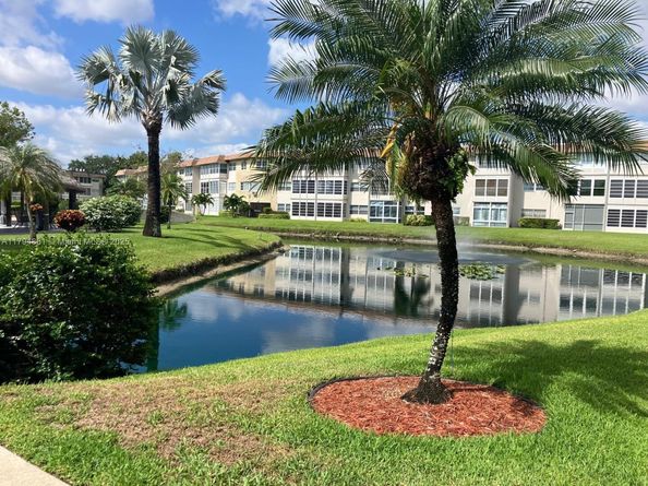 4800 NW 35th St 607, Lauderdale Lakes FL 33319