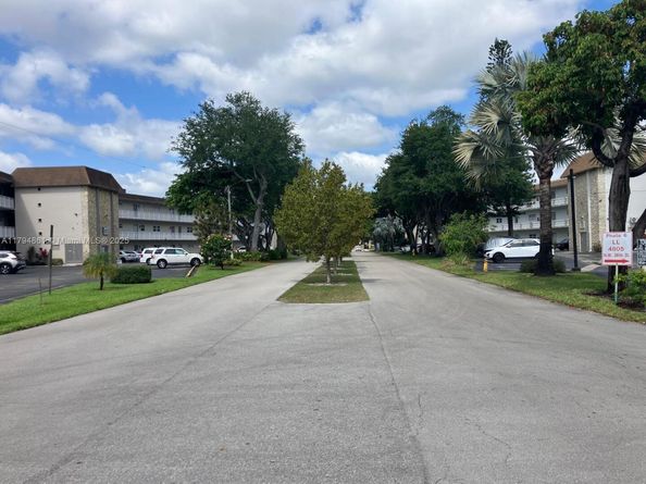 4800 NW 35th St 607, Lauderdale Lakes FL 33319