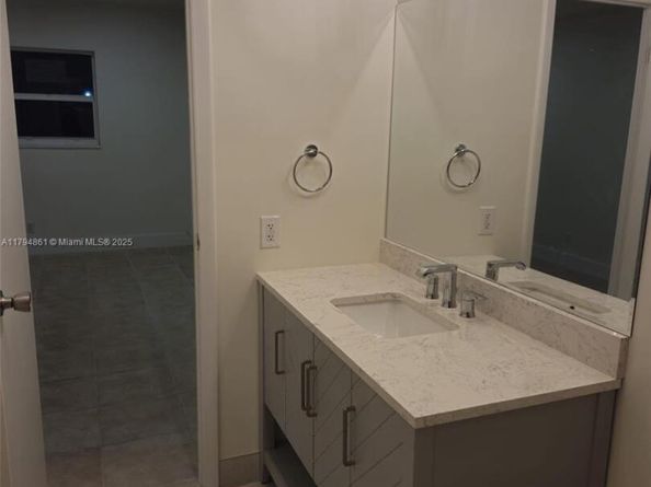 4800 NW 35th St 607, Lauderdale Lakes FL 33319