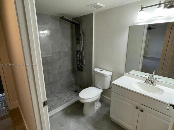 14921 SW 82nd Ln 19508, Miami FL 33193