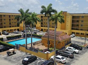 14921 SW 82nd Ln 19508, Miami FL 33193