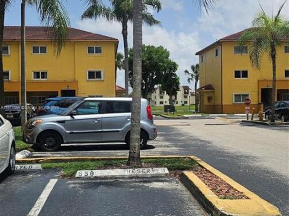 14921 SW 82nd Ln 19508, Miami FL 33193