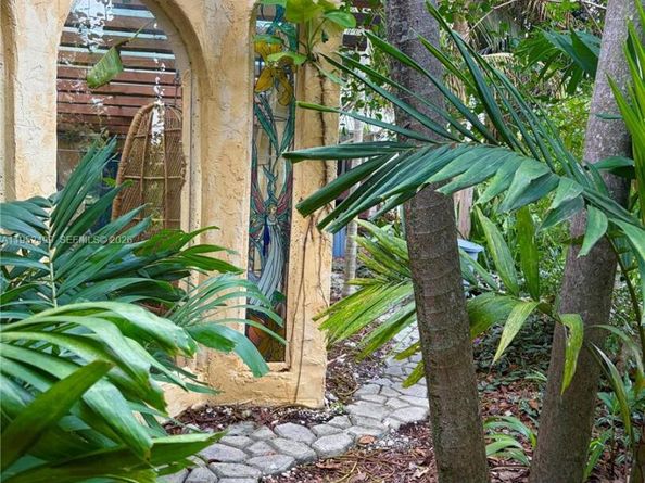 732 NW 43rd Ct, Oakland Park FL 33309