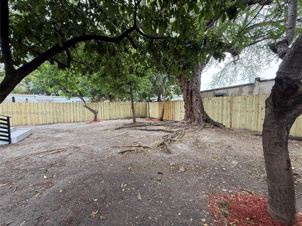 1125 NW 37th St, Miami FL 33127